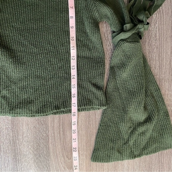 SILENCE + Noise Urban outfitters Olive green bell sleeve cropped crew sweater - Picture 12 of 12